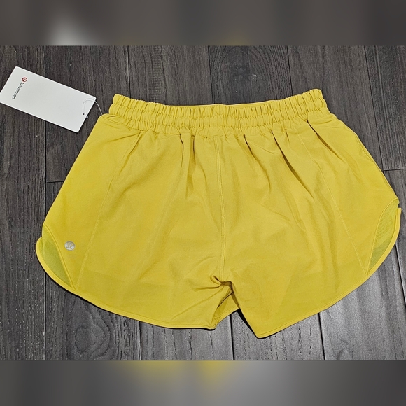 Lululemon Hotty Hot Low Rise Shorts 4" - Picture 2 of 4